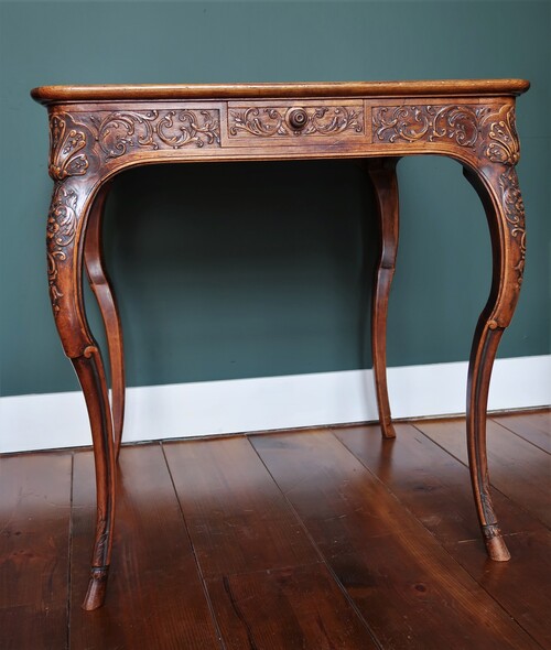 French Régence style table 