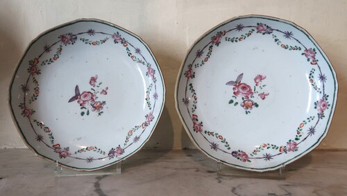 Pair of Chinese plates
