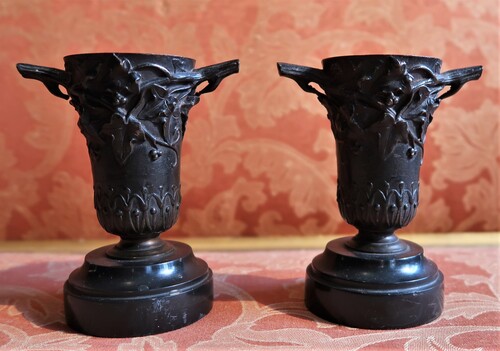 Pair of little bronze vases