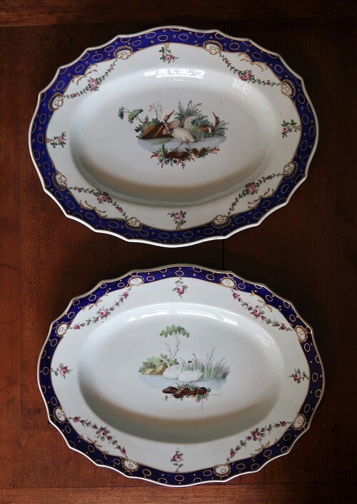 Pair of  Tournai dishes, painted in Den Hague
