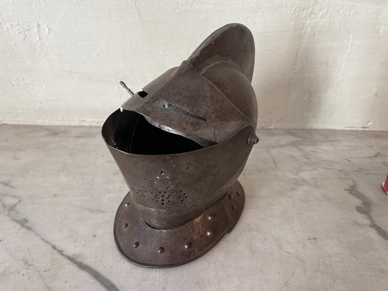 Articulated minitaur helm, upper element of armor