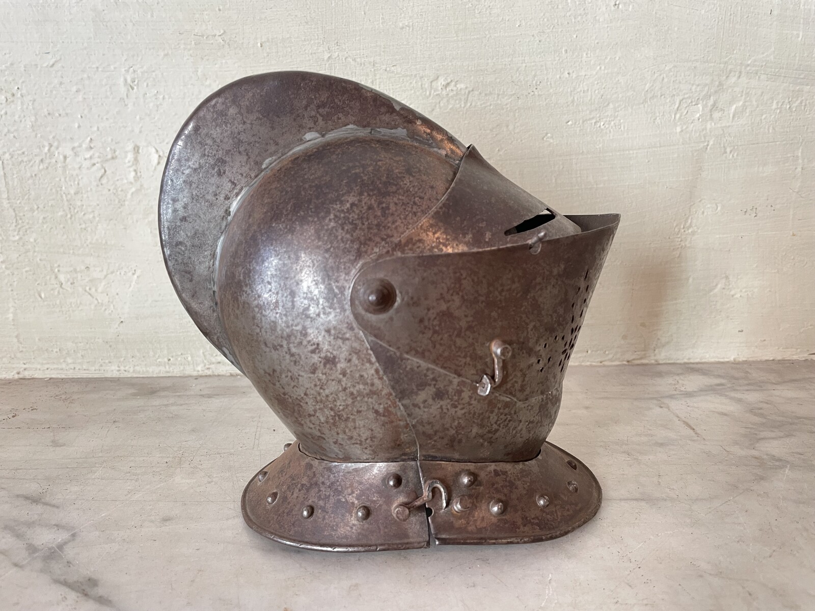 Articulated minitaur helm, upper element of armor