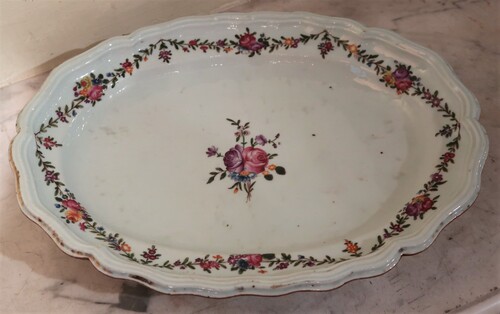 Chinese porcelain dish (famille rose)