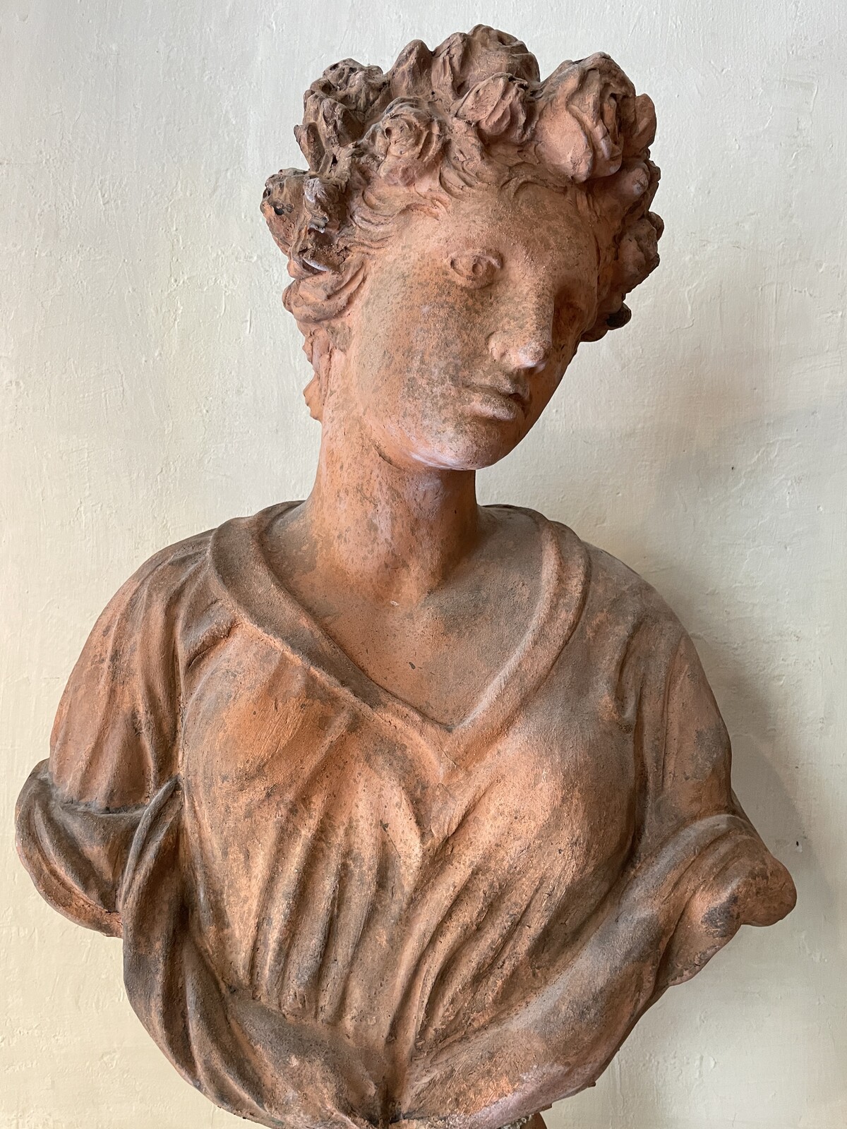 Couple of allegorical busts