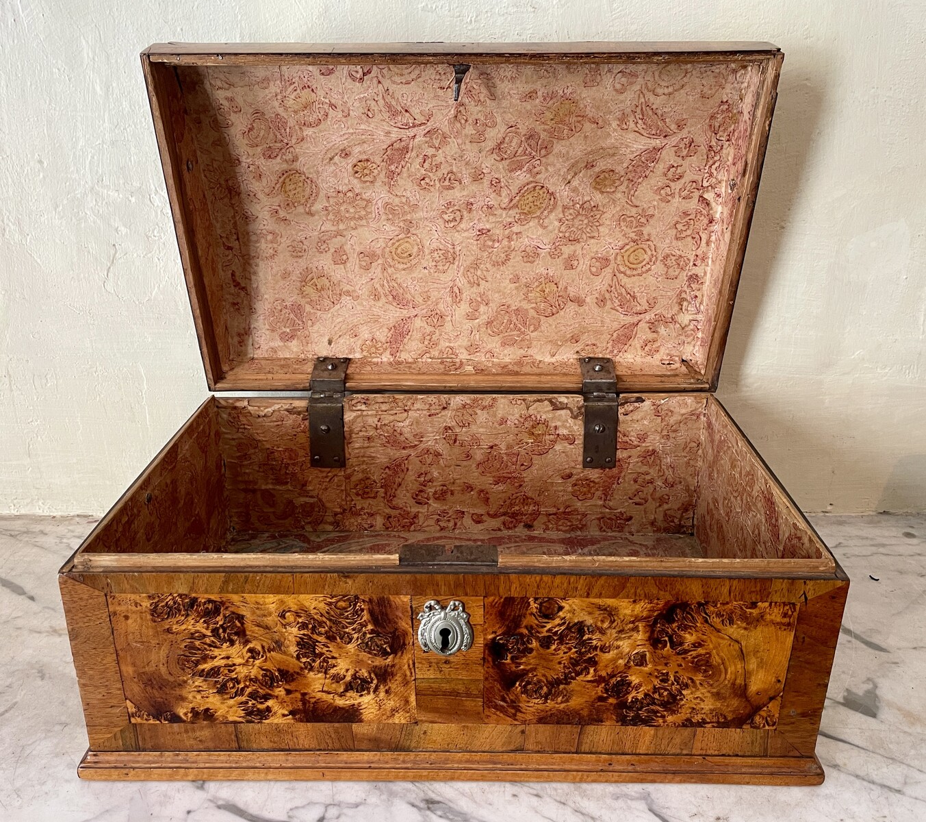 Domed travelling box with marquetry