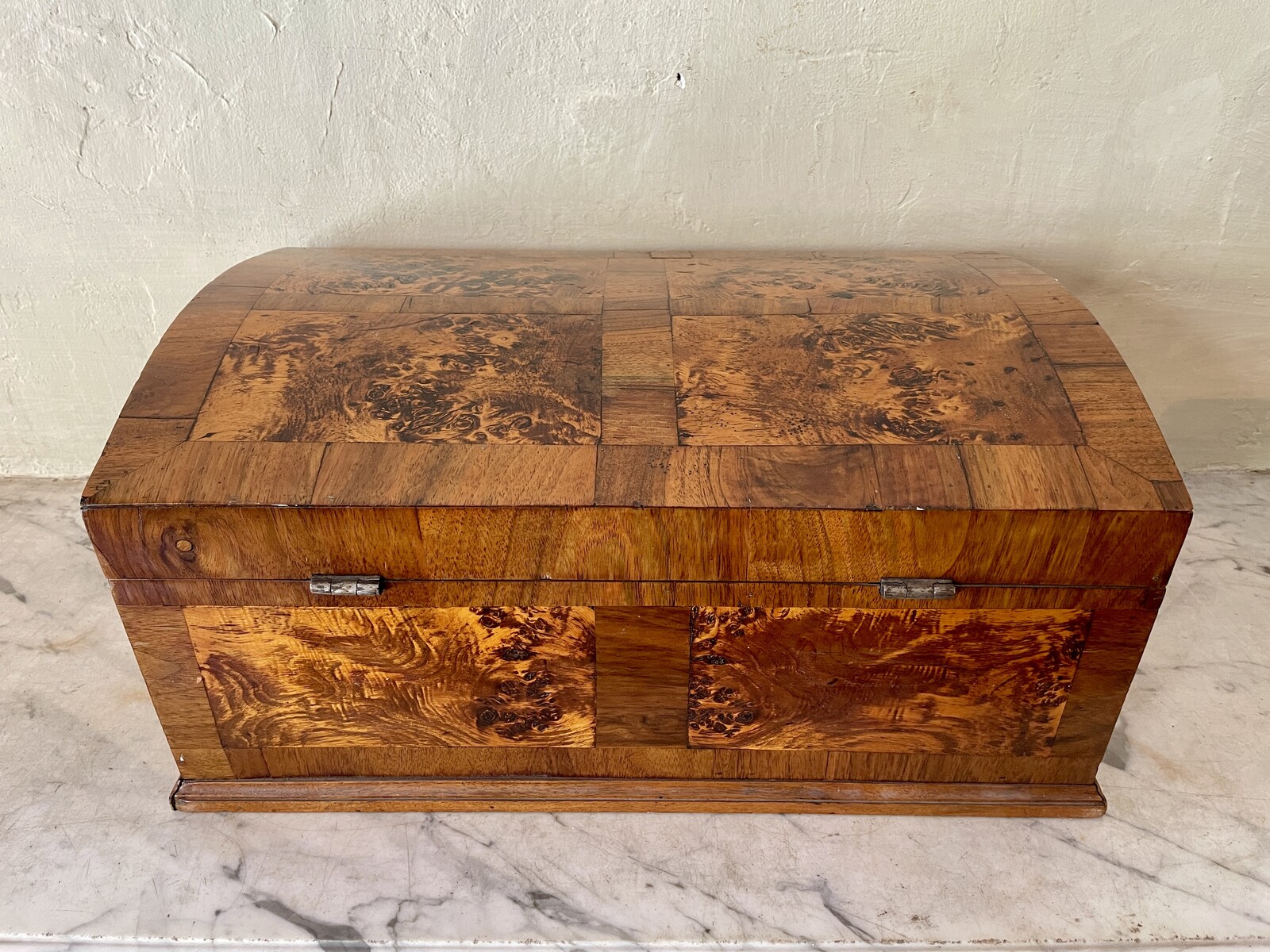 Domed travelling box with marquetry