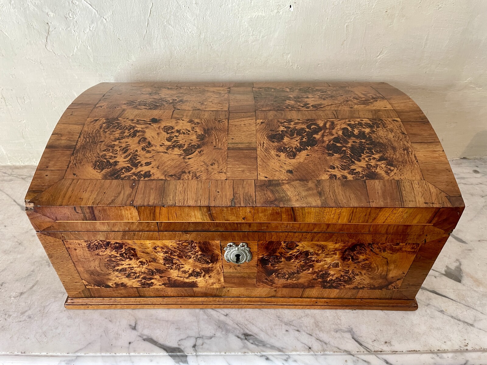 Domed travelling box with marquetry