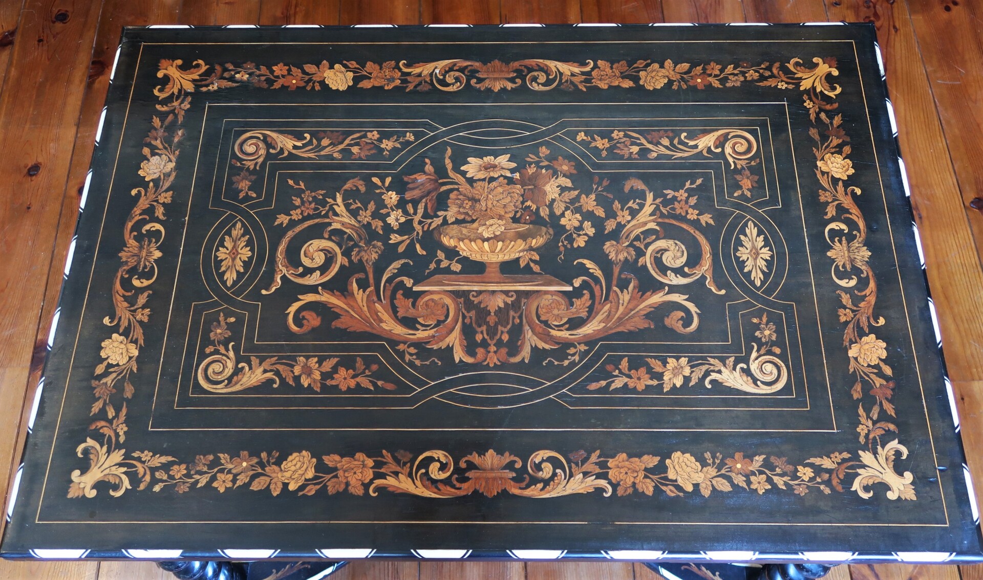 Dutch table with marquetry decoration