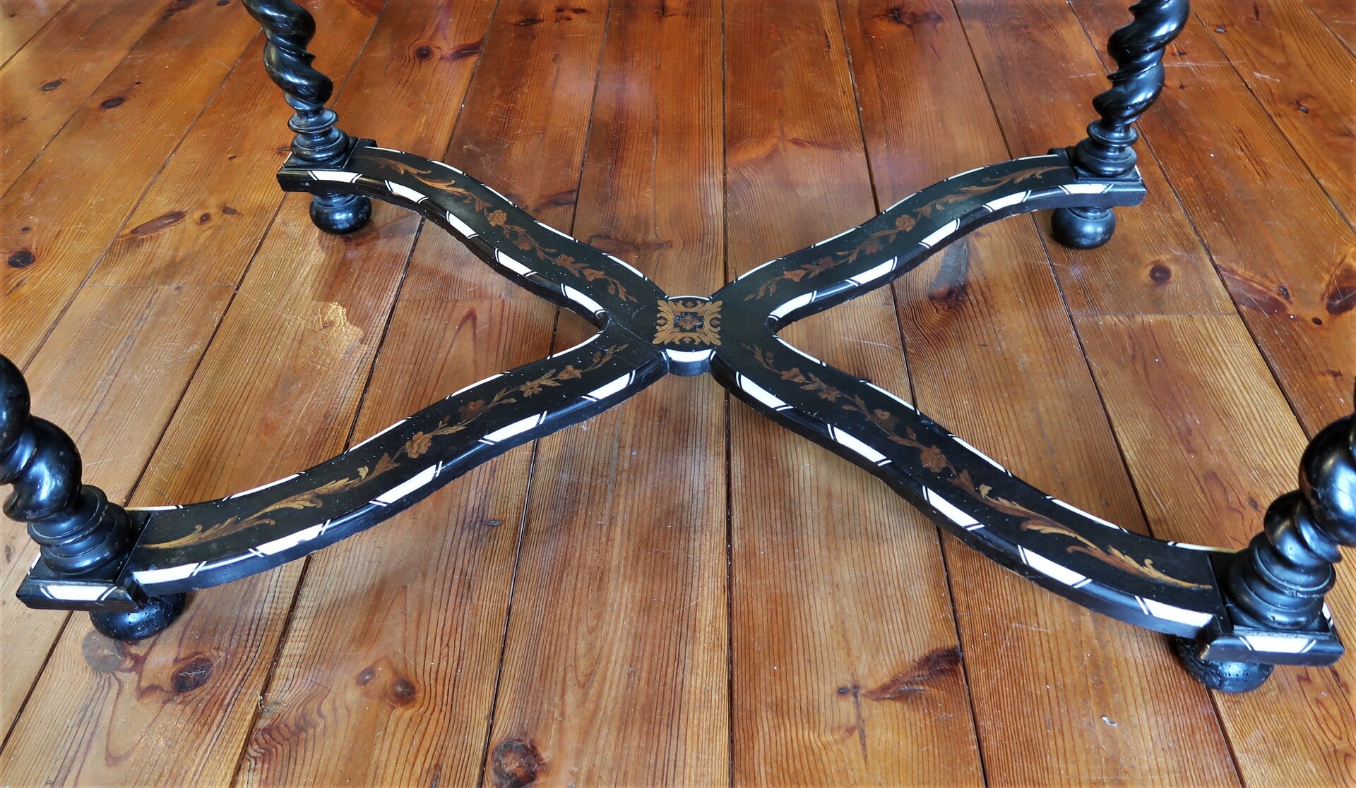 Dutch table with marquetry decoration