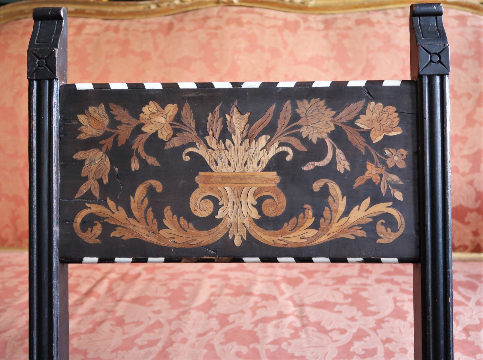 Dutch table with marquetry decoration