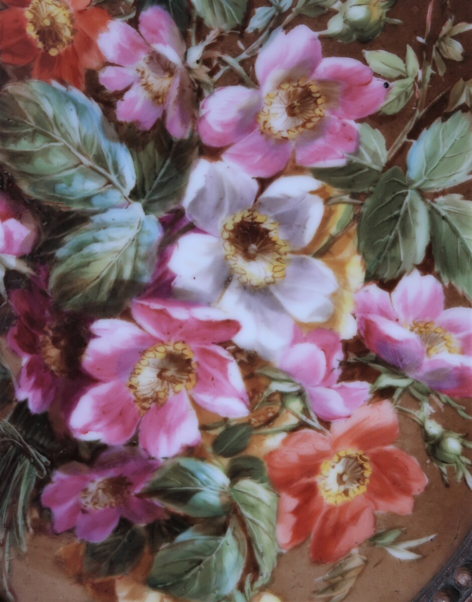 Flowers painted on porcelain