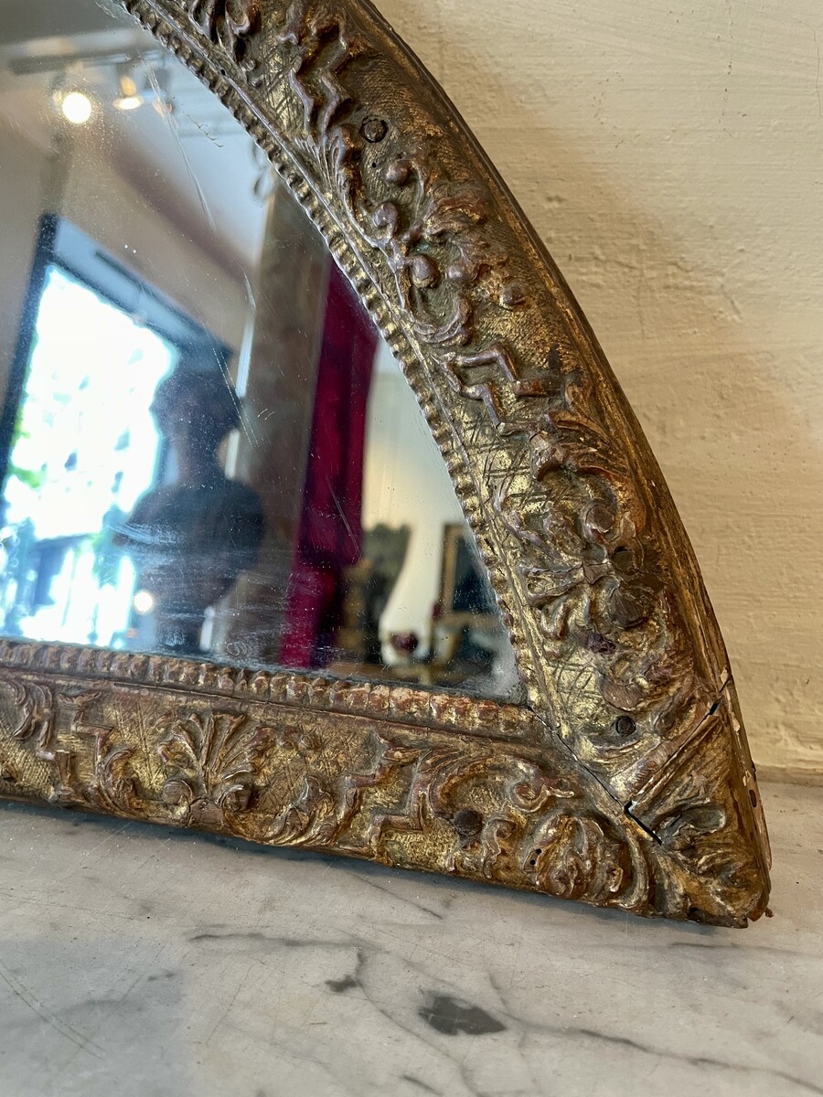 Half-moon-shaped mirror