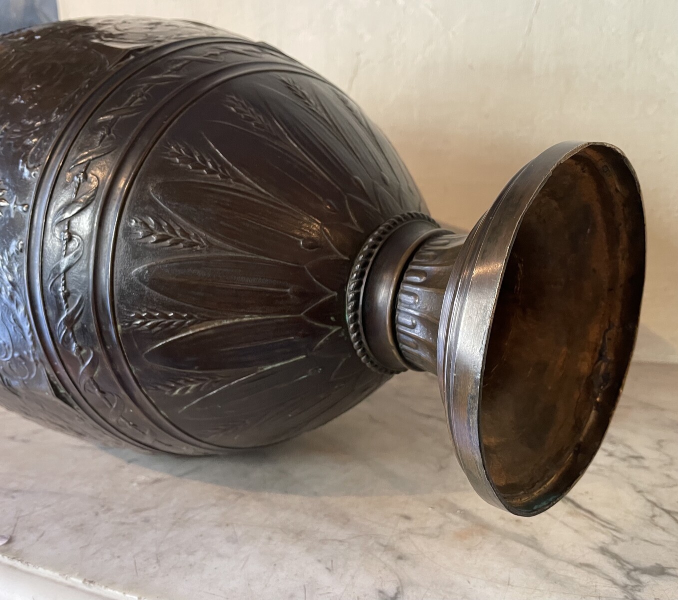 Large vase with handles in the taste of antiquity