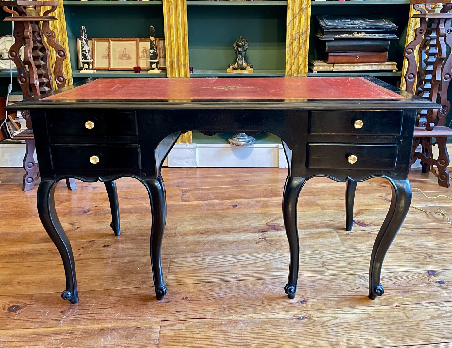 Louis XV desk with 6 legs and 4 drawers