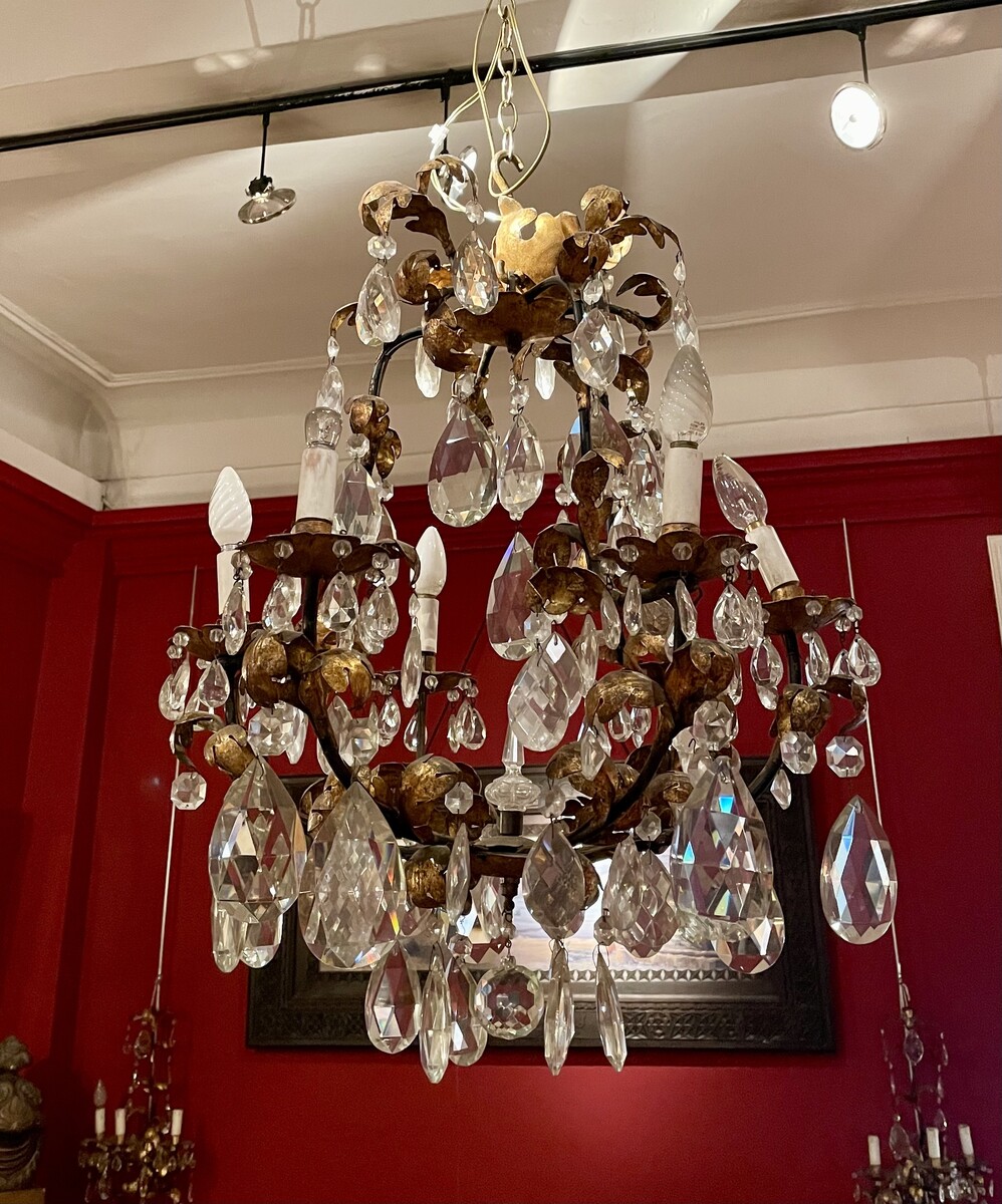 Louis XVI style chandelier with foliage decoration