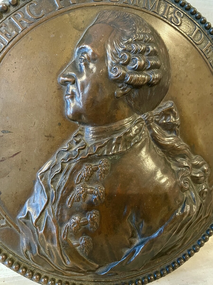 Medallion depicting the profile of Armand Le Clerc in bas-relief