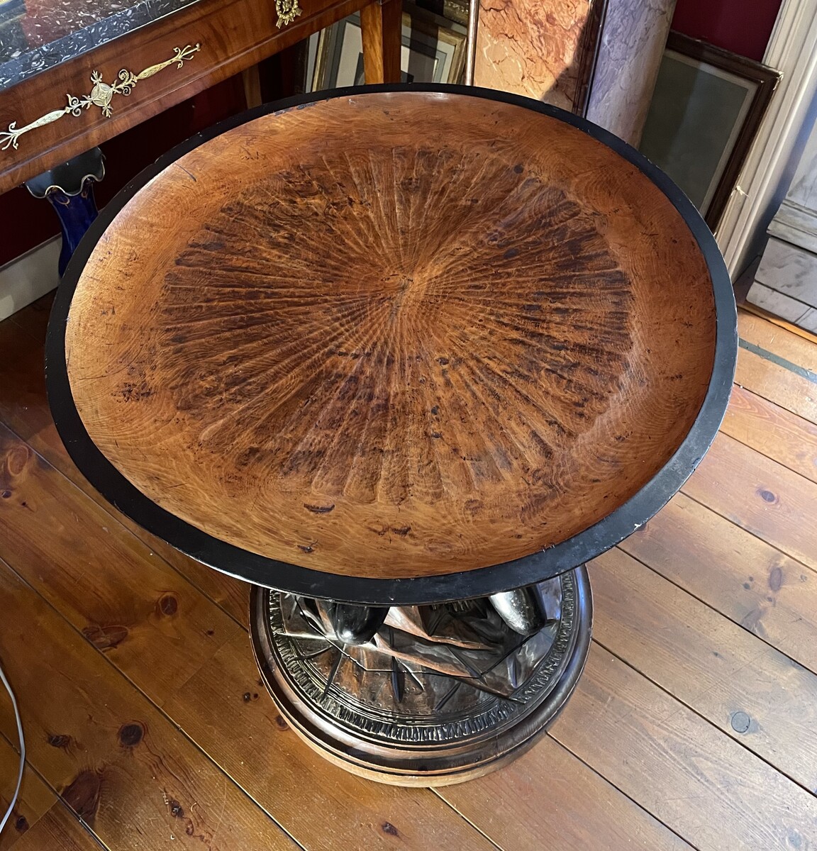 Moor-shaped gueridon supporting a carved circuar top