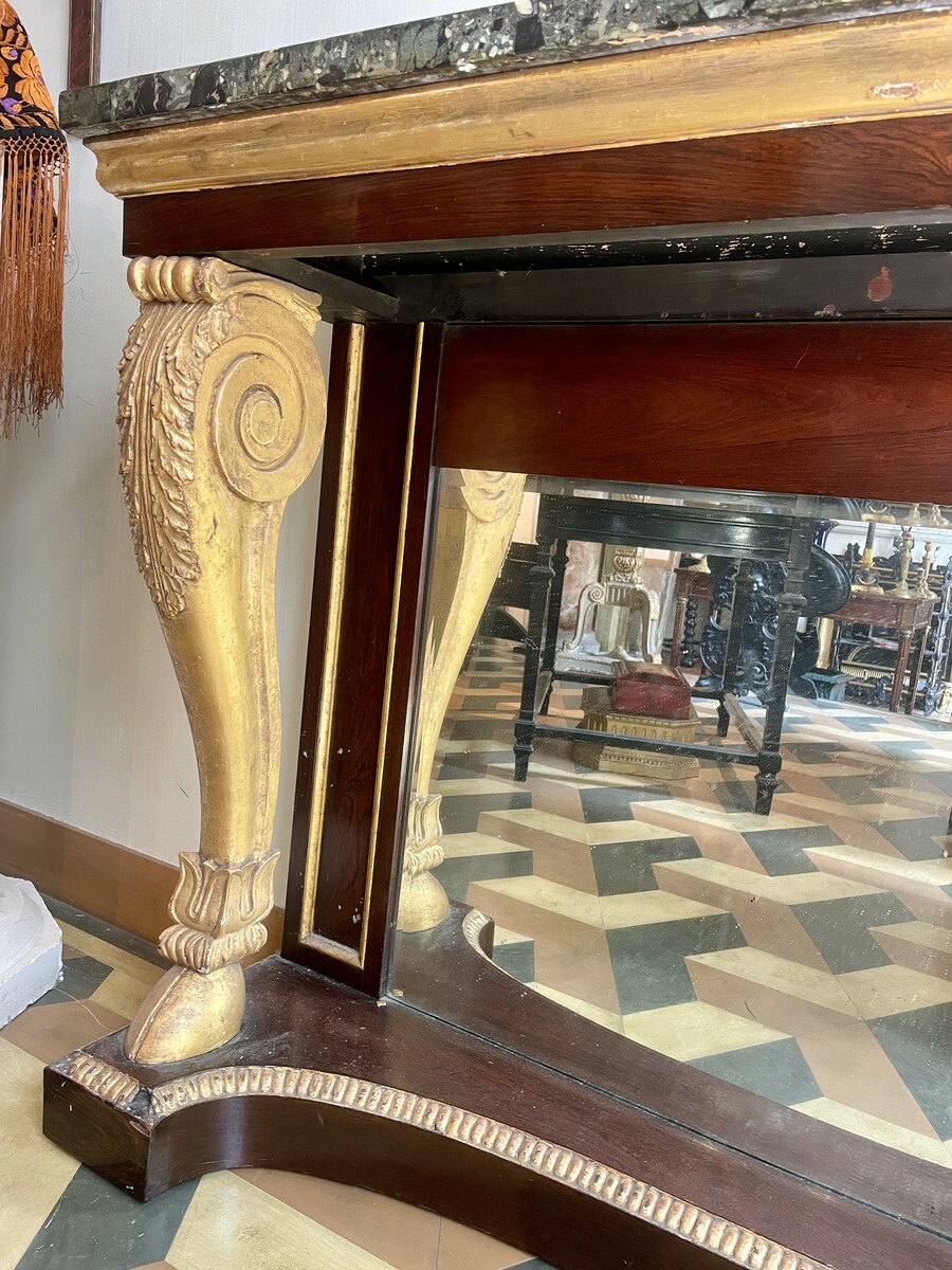 Neoclassical console with zoomorphic leg decoration