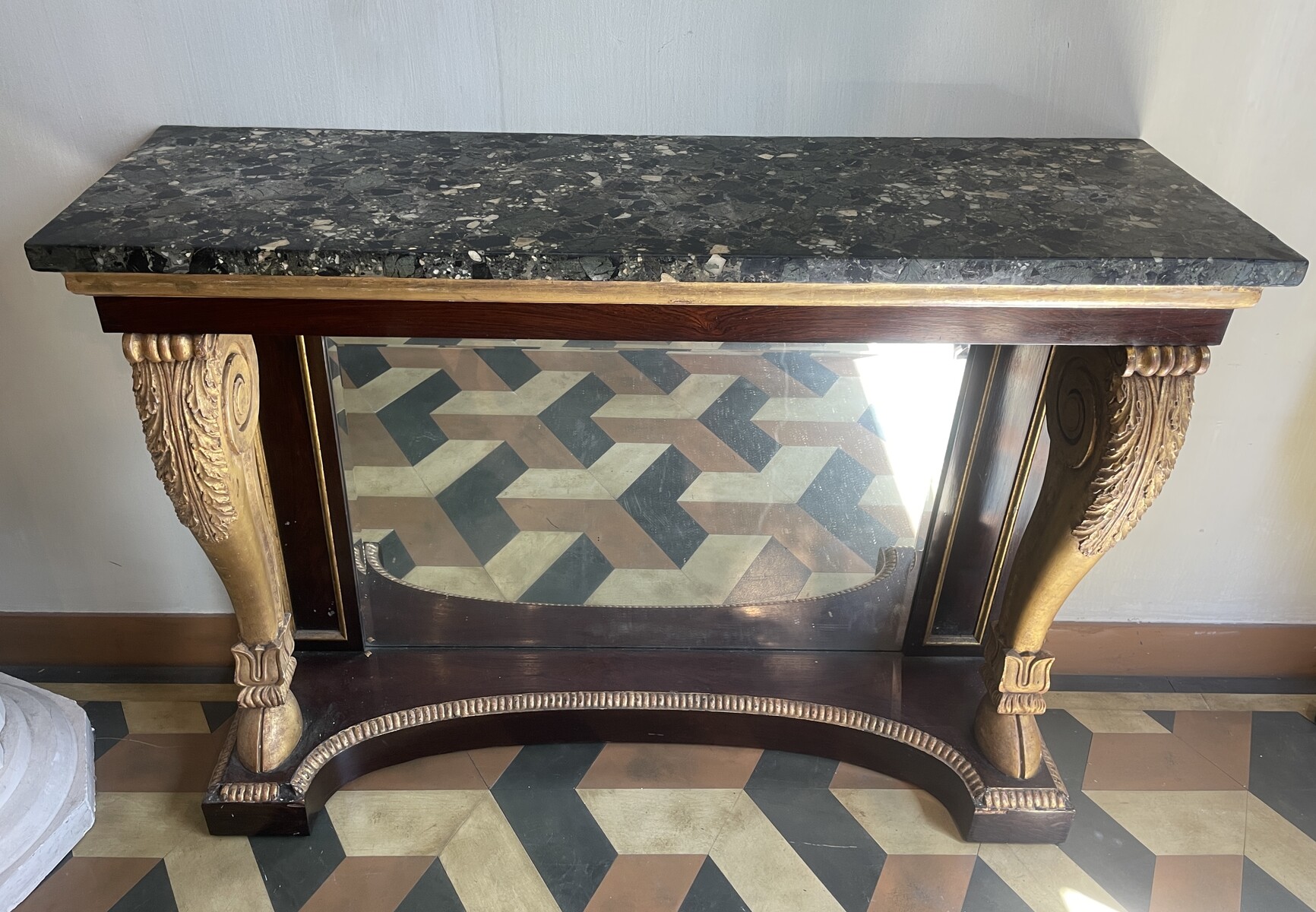 Neoclassical console with zoomorphic leg decoration