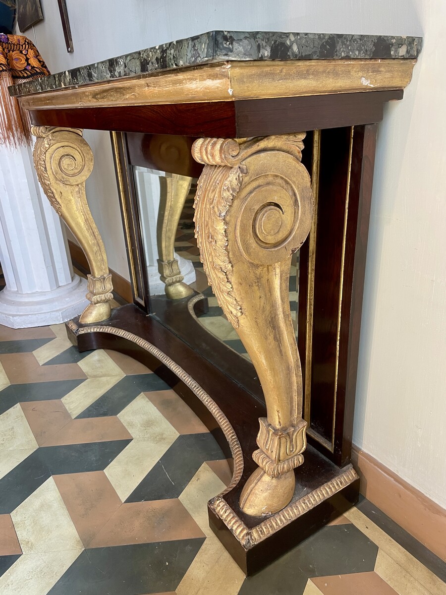 Neoclassical console with zoomorphic leg decoration