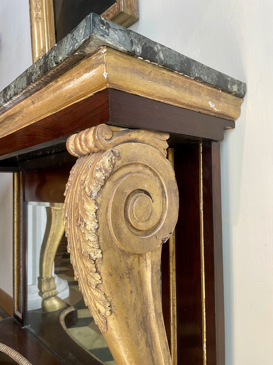 Neoclassical console with zoomorphic leg decoration