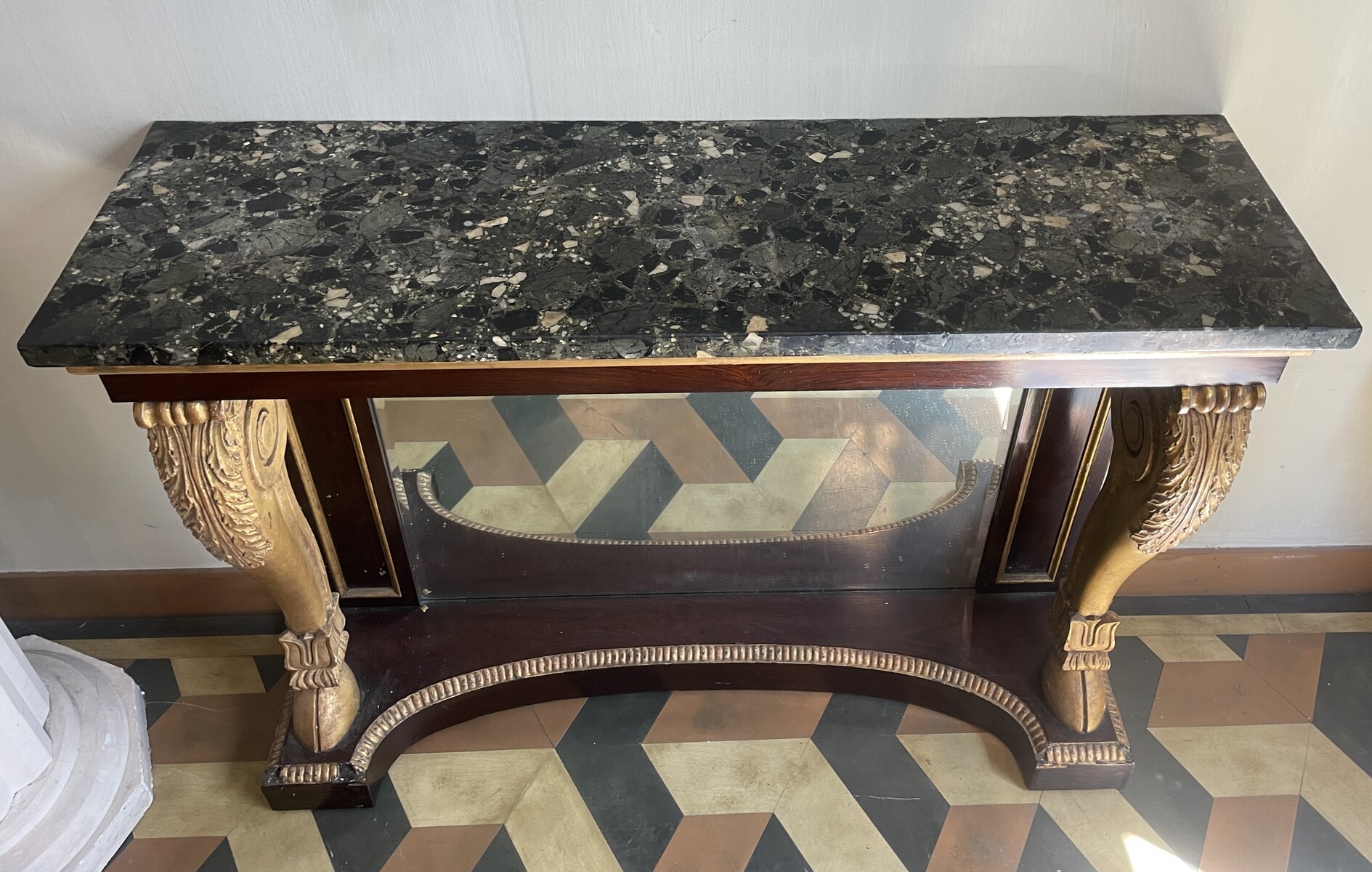 Neoclassical console with zoomorphic leg decoration