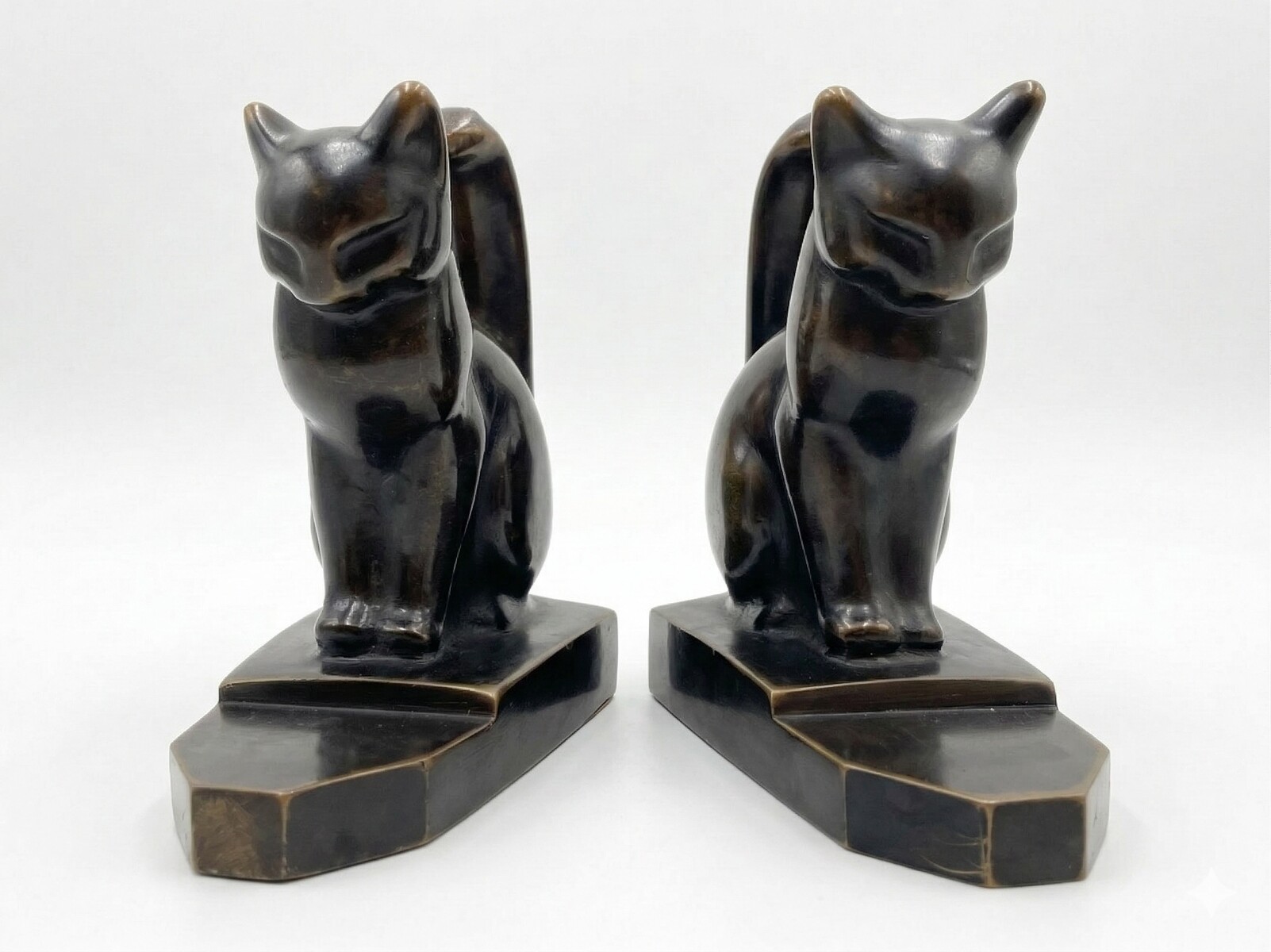 Pair of Art Deco bookends in the shape of a cat