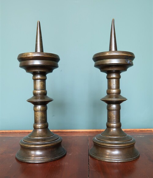 Pair of candlesticks (pique-cierge)