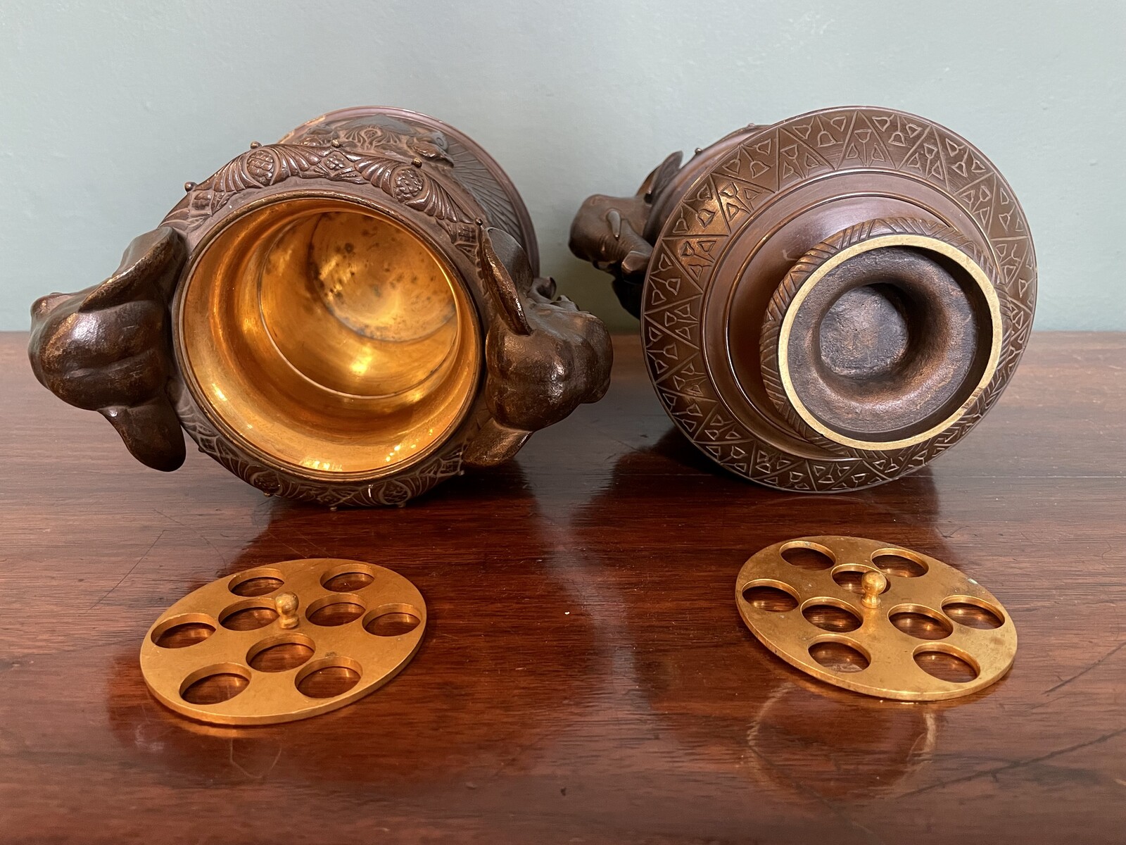 Pair of covered urns forming cigar holders, in the style of the return from Egypt
