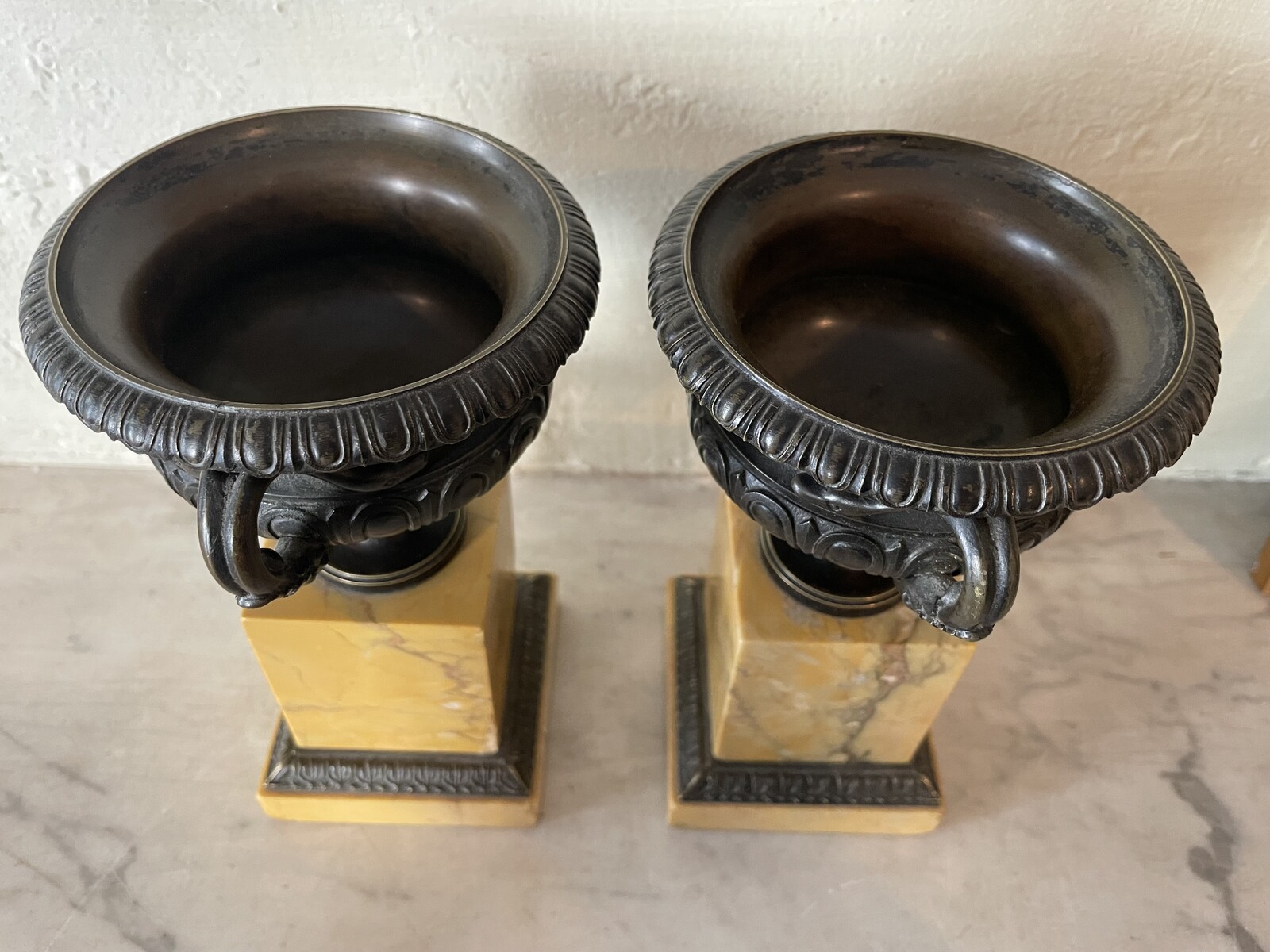 Pair of handle vases decorated with gadroons on base