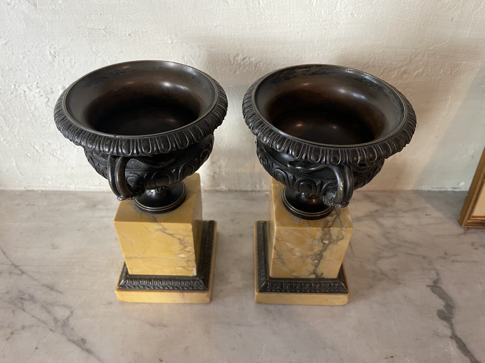 Pair of handle vases decorated with gadroons on base