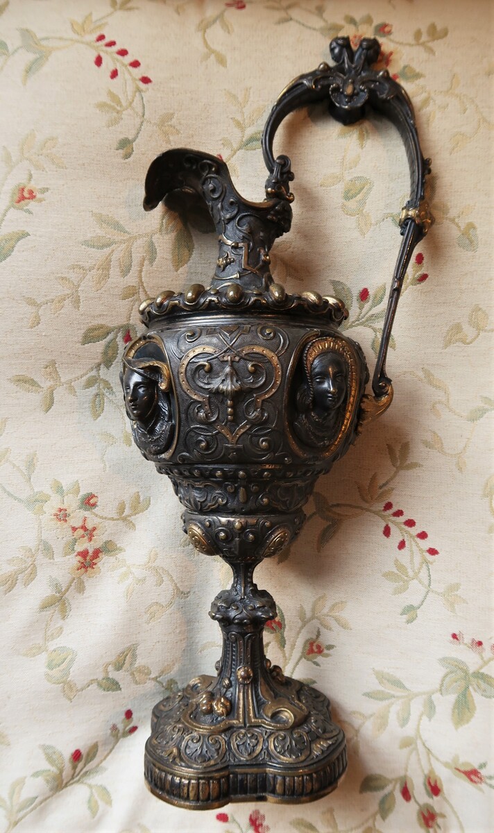 Pair of Renaissance Revival bronze vases (aiguière)