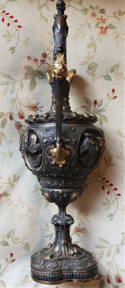 Pair of Renaissance Revival bronze vases (aiguière)