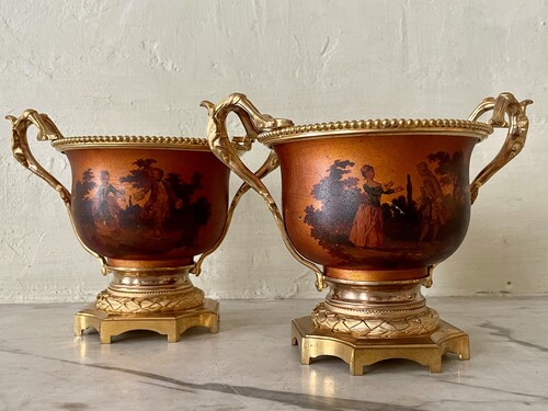 Pair of two-handeled cache-pots  with gallant scene decoration with 