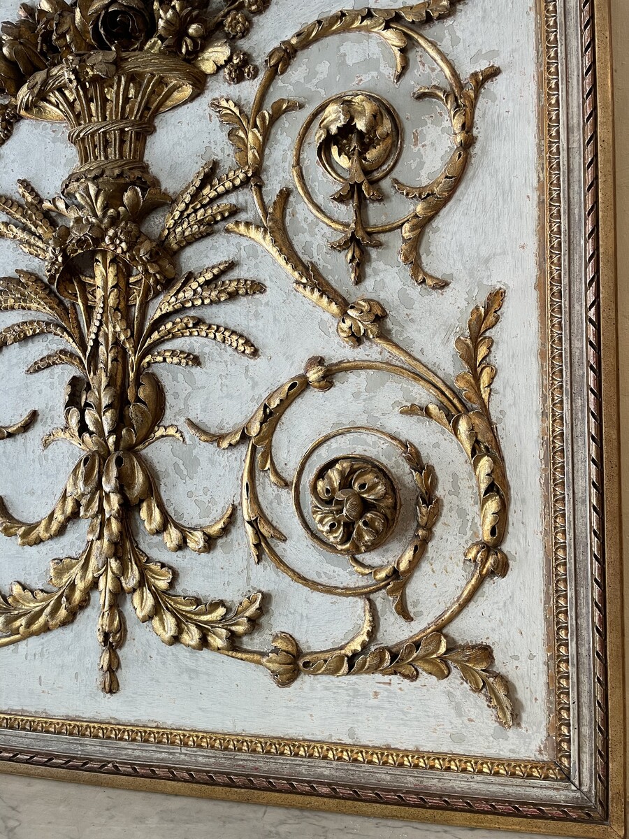 Panel decorated with rinceaux in low relief, in Louis XVI style