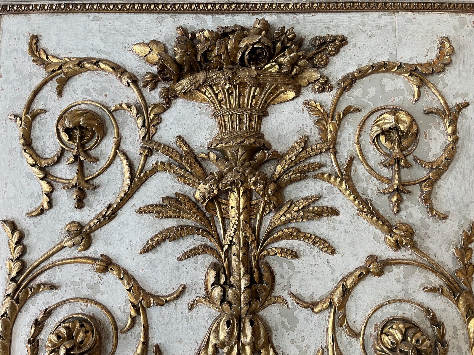 Panel decorated with rinceaux in low relief, in Louis XVI style