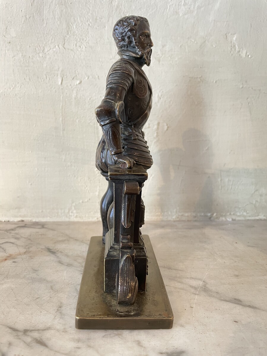 Renaissance man in armor leaning against a baluster