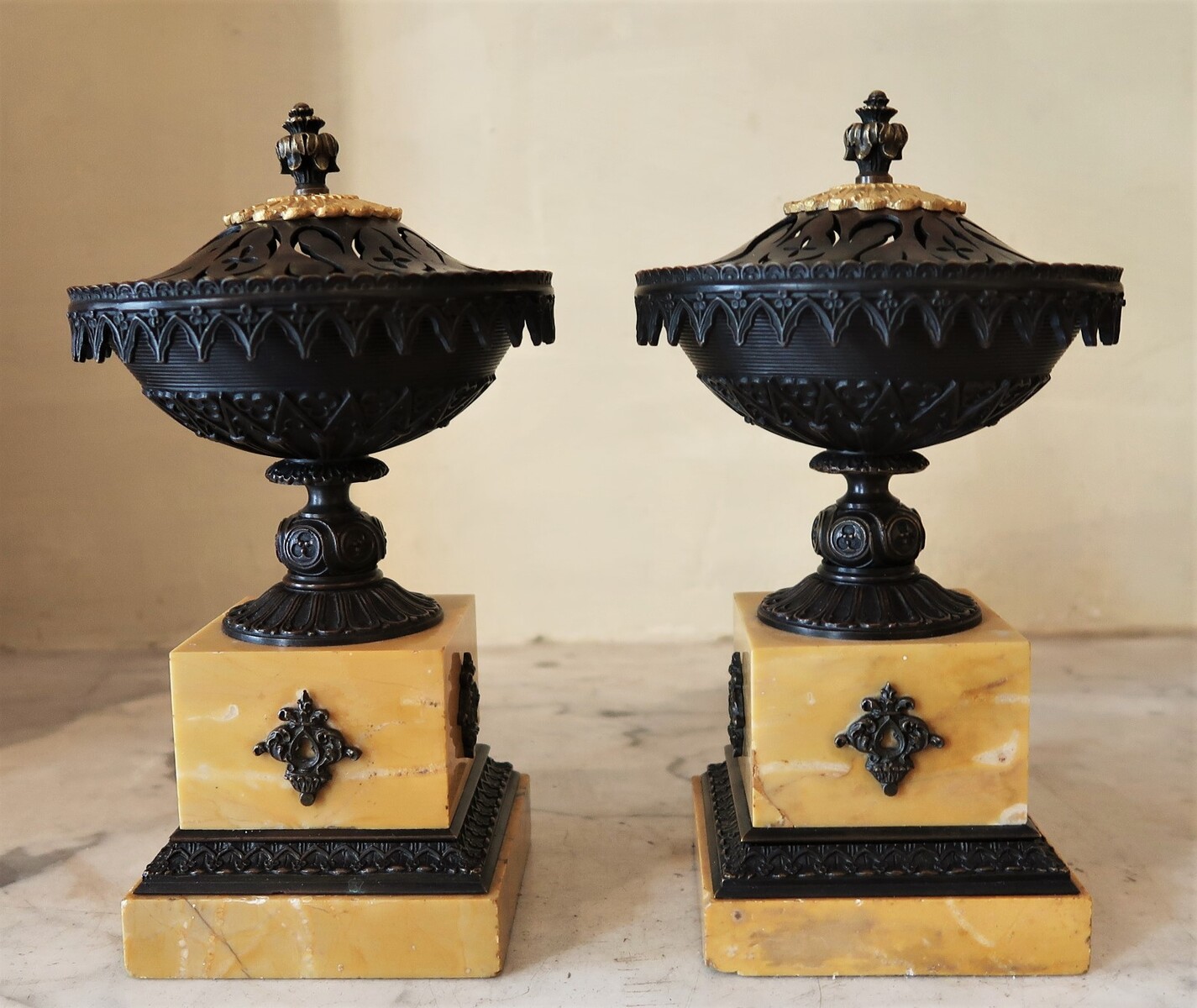 Restauration incense burner