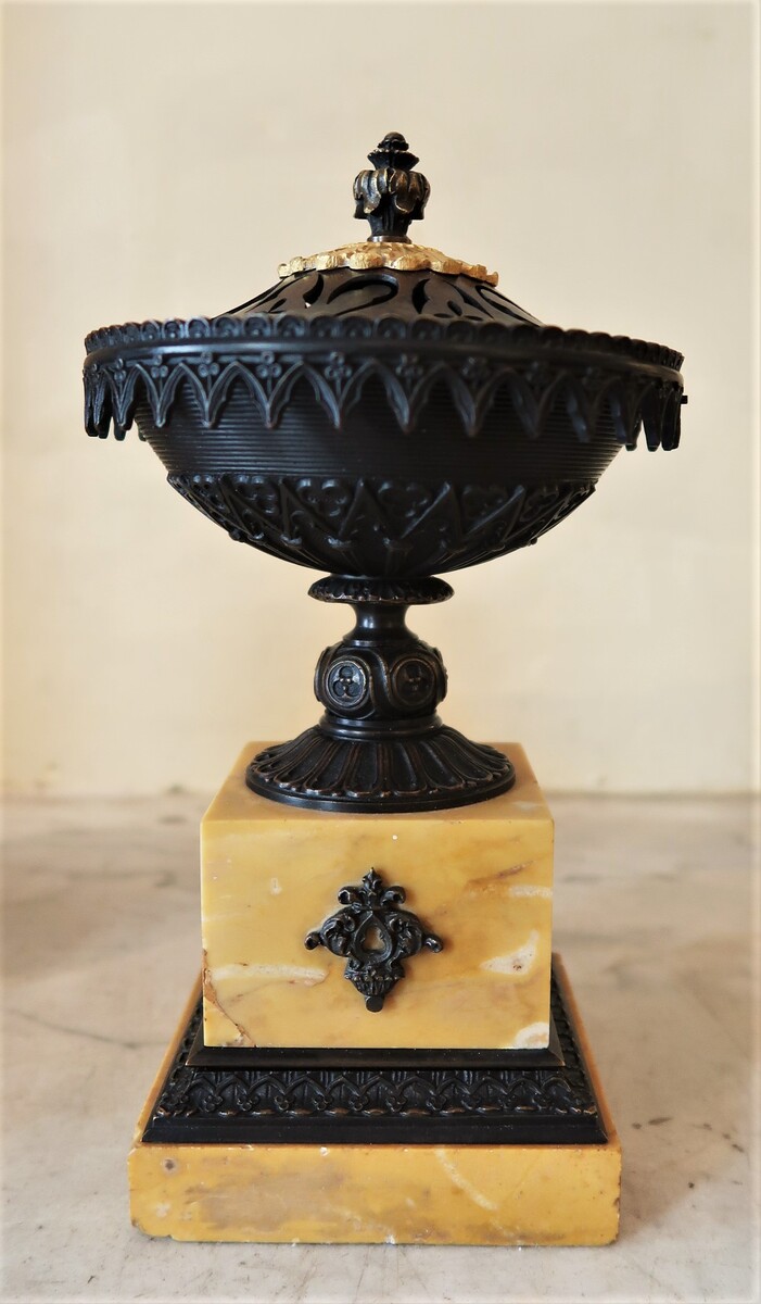 Restauration incense burner