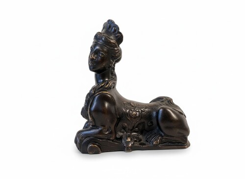 Resting  sphinge . defects and wear and tear should be noted