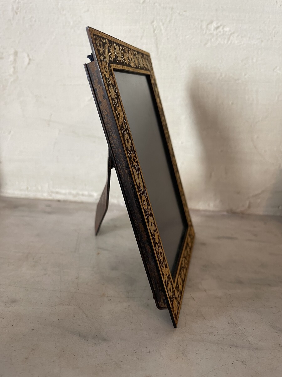 Small damascinated frame