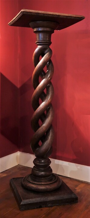 Twisted pedestal